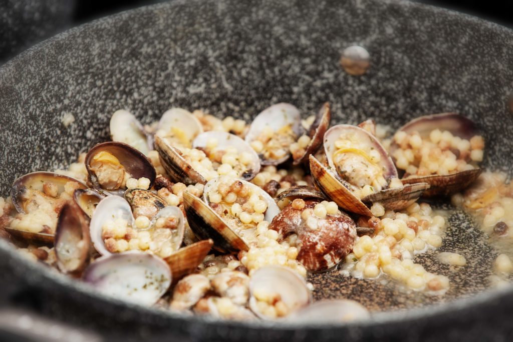 Fregola sarda alle arselle e bottarga di muggine