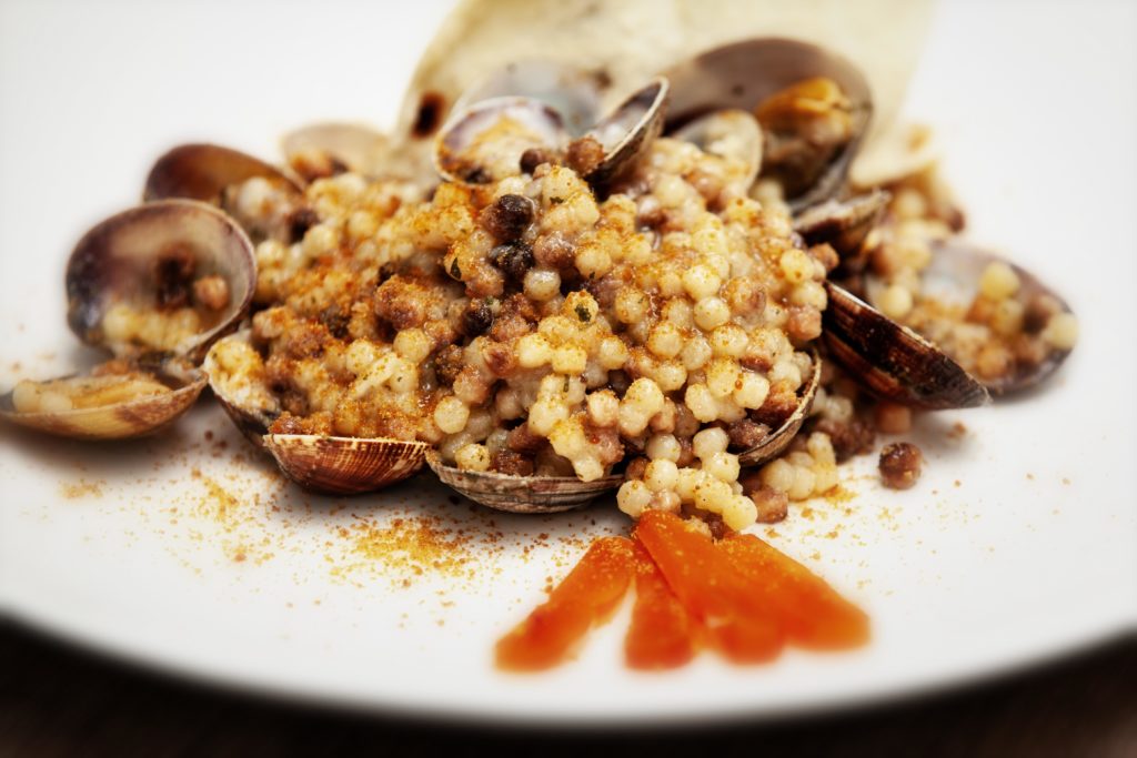 Fregola sarda alle arselle e bottarga di muggine