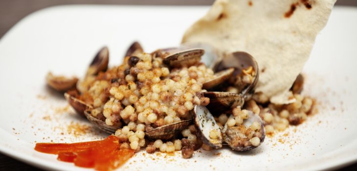 Fregola sarda alle arselle e bottarga di muggine