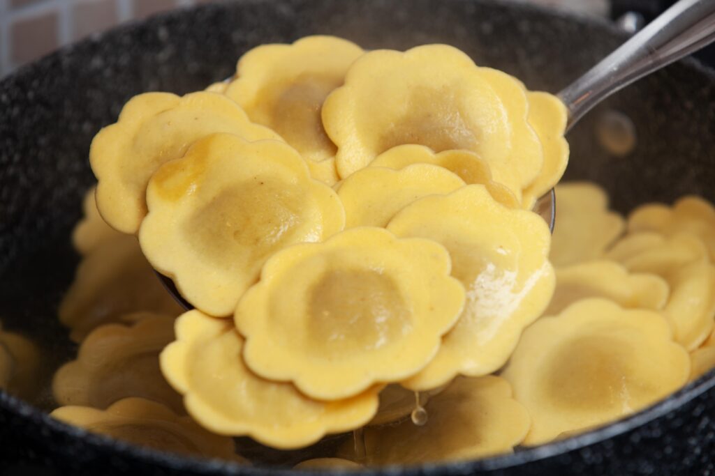 Ravioli ai carciofi e pancetta - Padelle Volanti