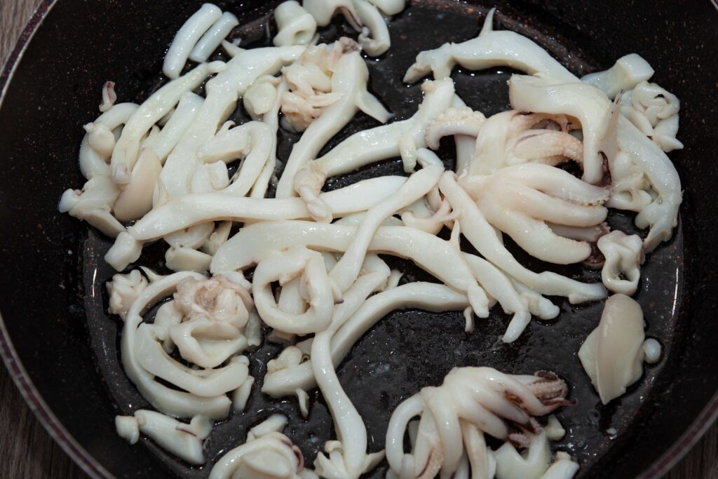 Spaghetti alla chitarra al nero di seppia - Padelle Volanti