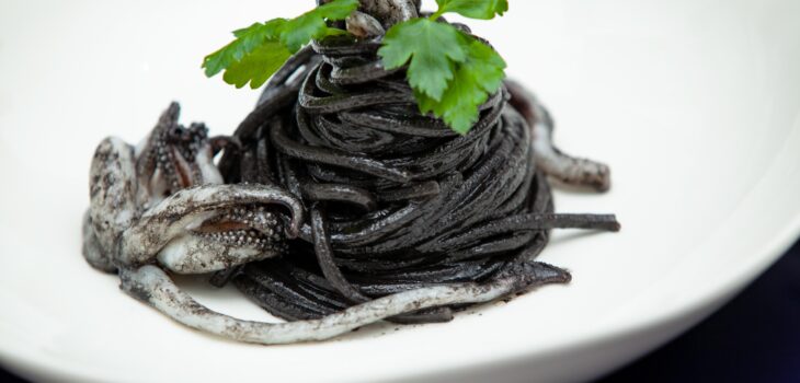 Spaghetti alla chitarra al nero di seppia - Padelle Volanti