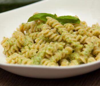 Fusilli al pesto di zucchine - Padelle Volanti