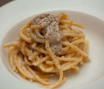 Tonnarelli cacio e pepe - Padelle Volanti