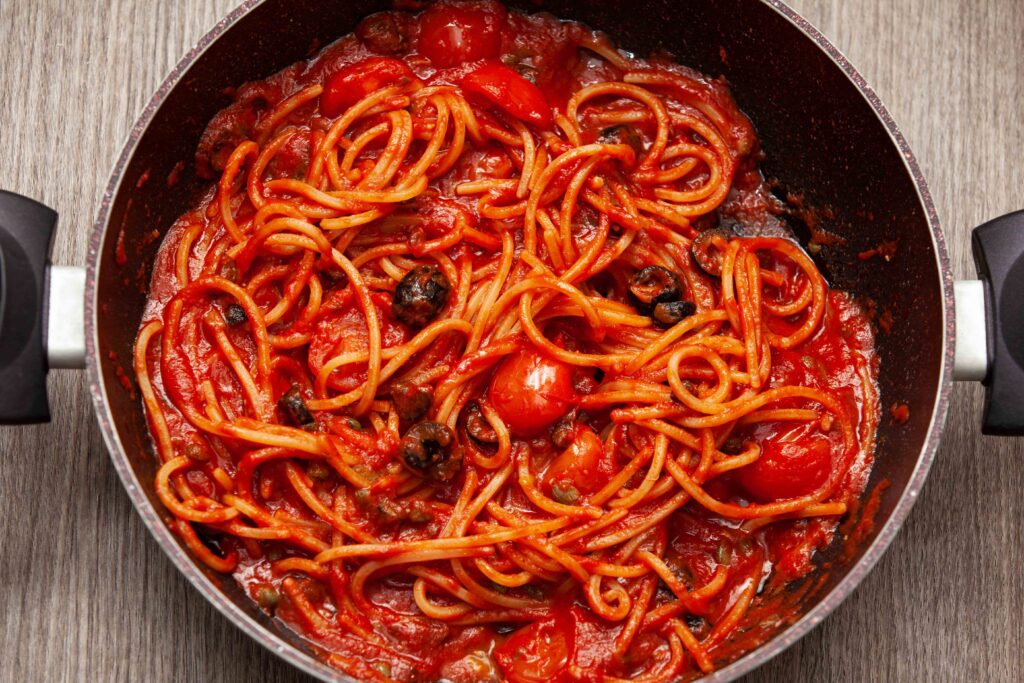 Spaghetti alla puttanesca - Padelle Volanti