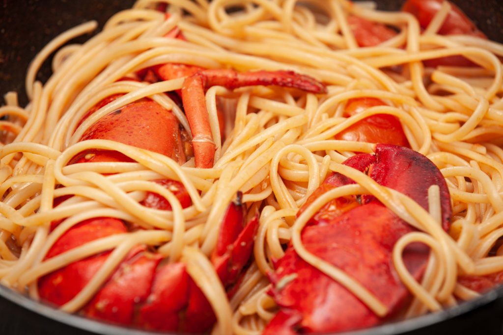 Linguine all'astice e bottarga - Padelle Volanti