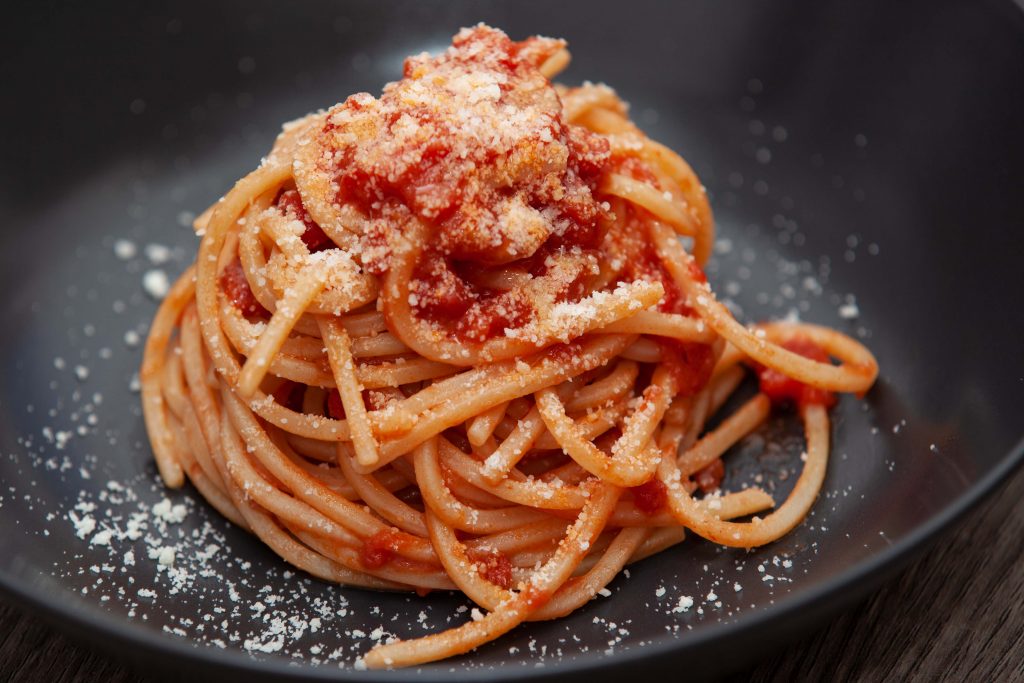 Spaghetti al sugo con pomodorini e basilico - Padelle Volanti