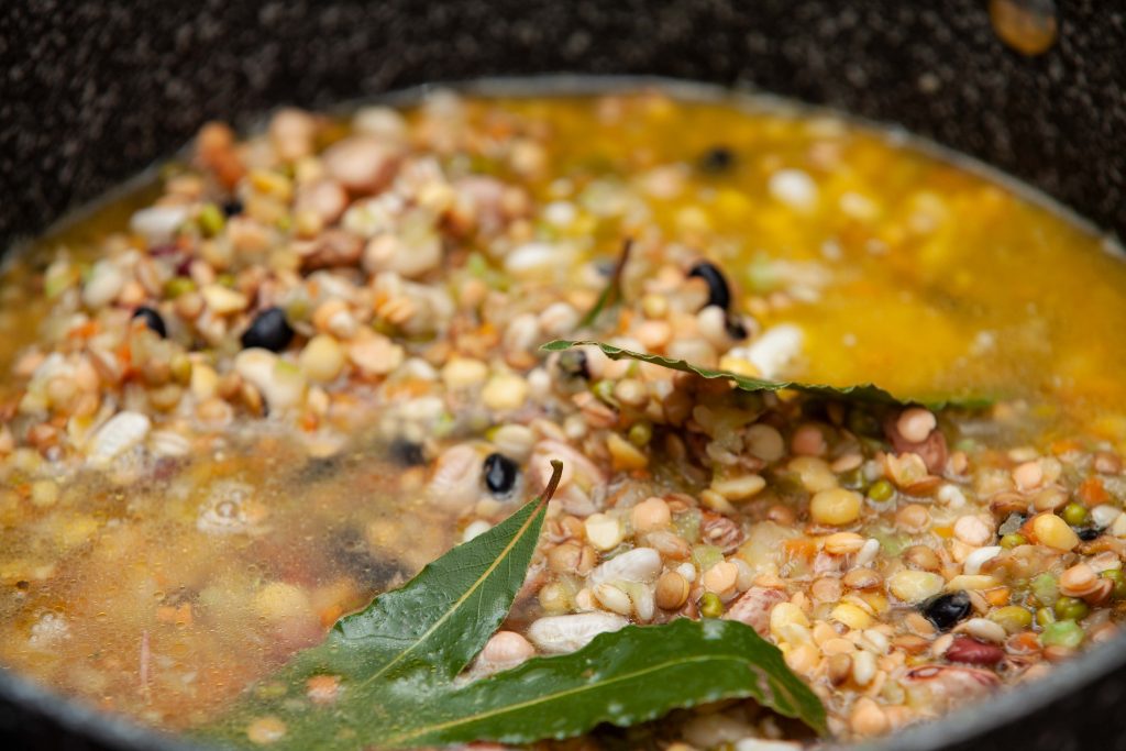 Zuppa di legumi e cereali - Padelle Volanti