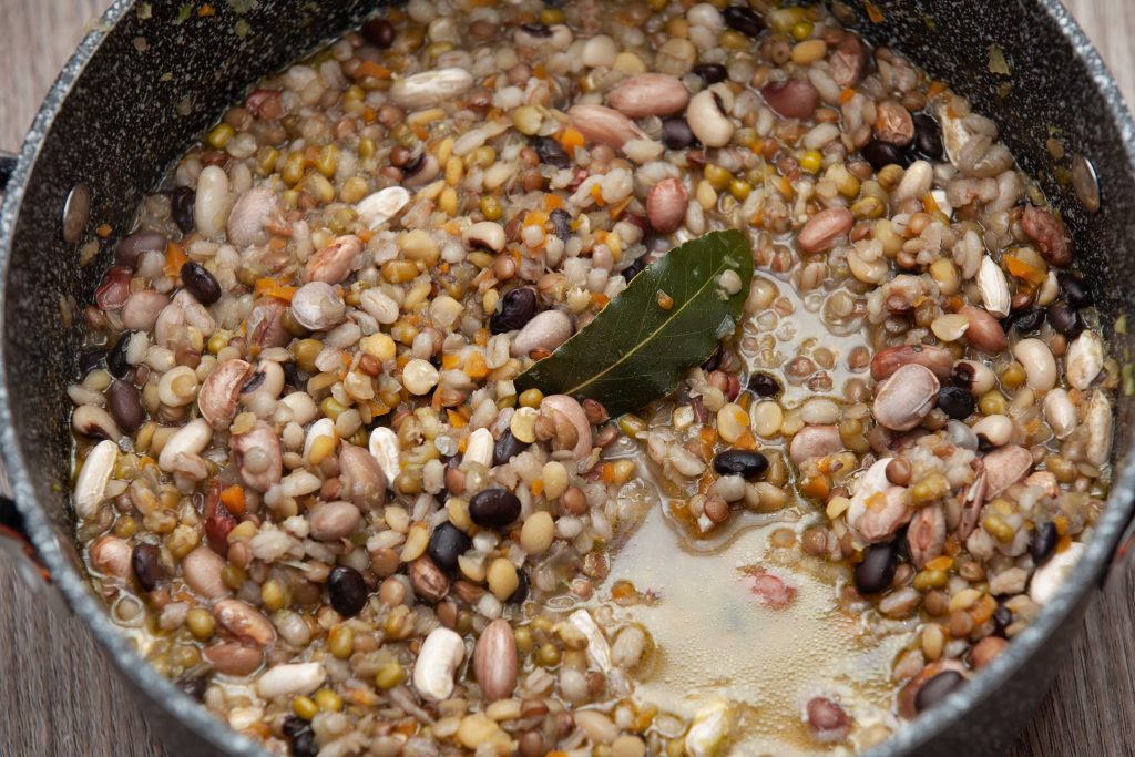 Zuppa di legumi e cereali - Padelle Volanti