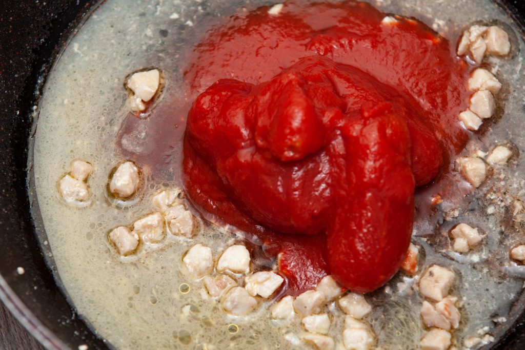 Ravioli al pesce spada in rosso con pesce spada - Padelle Volanti