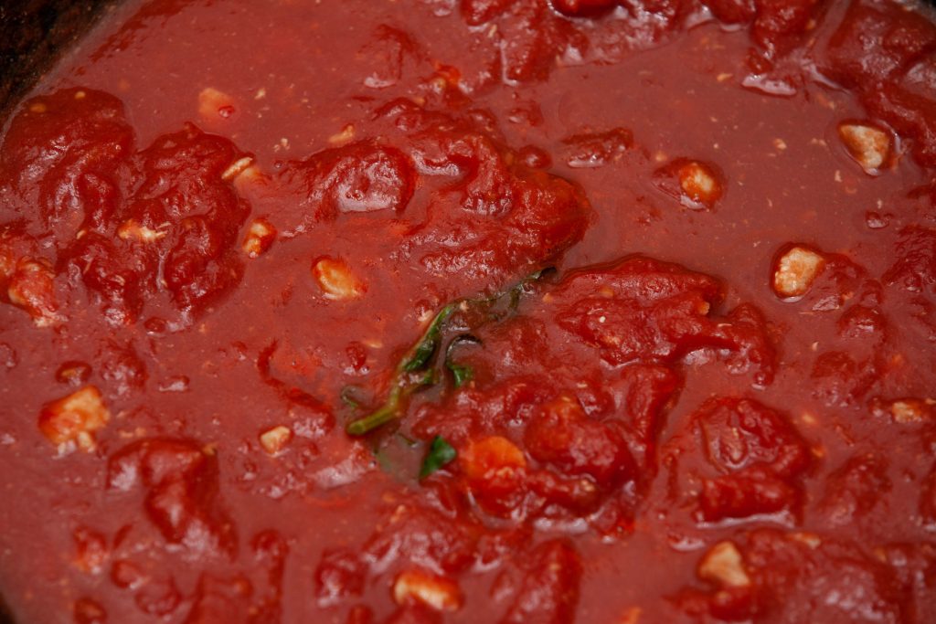 Ravioli al pesce spada in rosso con pesce spada - Padelle Volanti