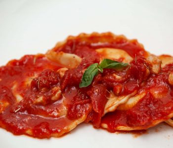 Ravioli al pesce spada in rosso con pesce spada - Padelle Volanti