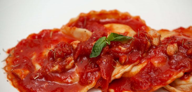 Ravioli al pesce spada in rosso con pesce spada - Padelle Volanti