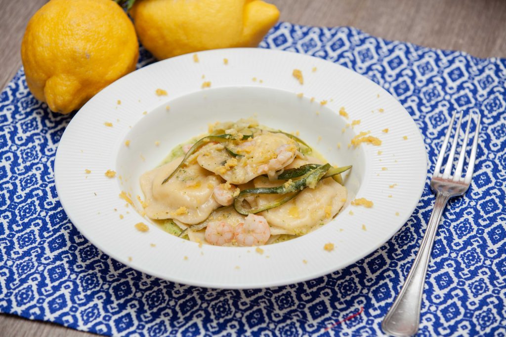 Ravioli di ricotta con gamberi e zucchine - Padelle Volanti