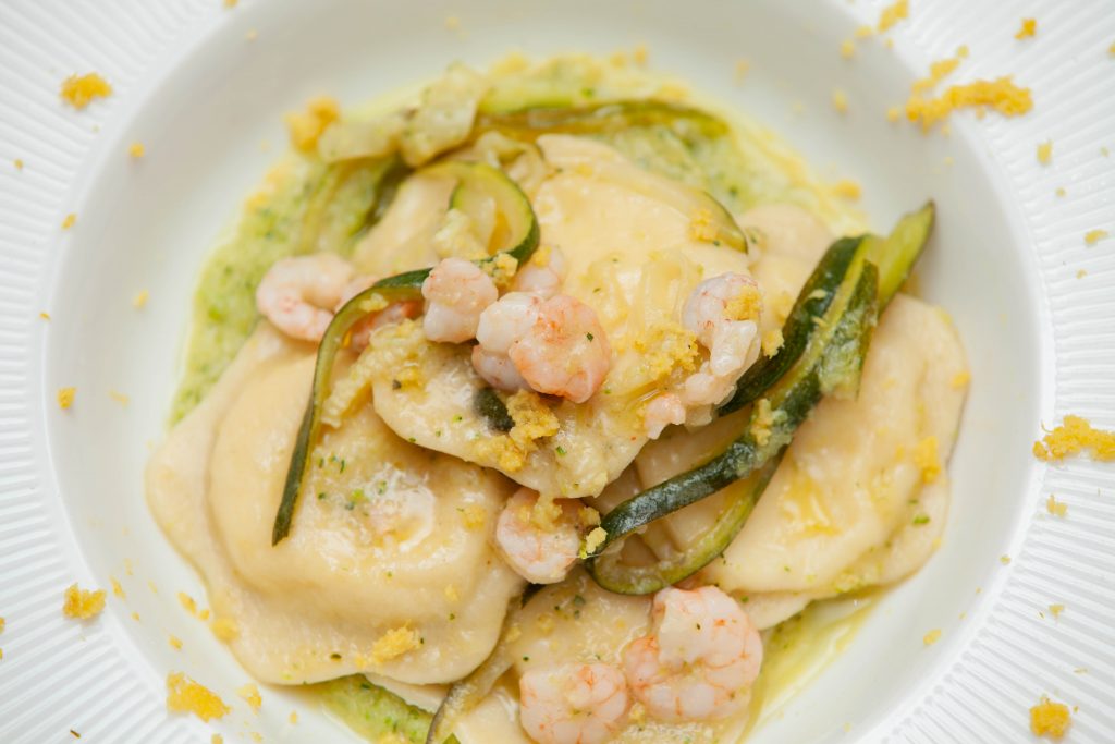 Ravioli di ricotta con gamberi e zucchine - Padelle Volanti