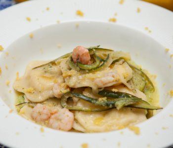 Ravioli di ricotta con gamberi e zucchine - Padelle Volanti