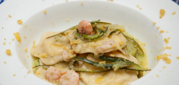 Ravioli di ricotta con gamberi e zucchine - Padelle Volanti