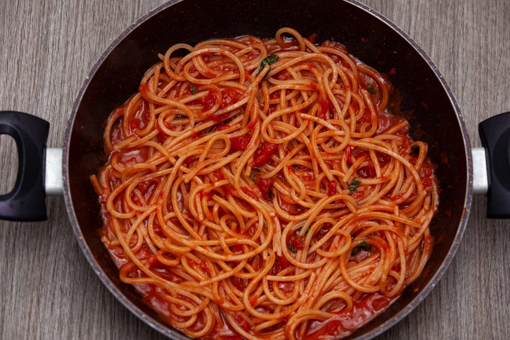 Spaghetti al pomodoro - Padelle Volanti