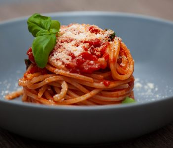 Spaghetti al pomodoro - Padelle Volanti