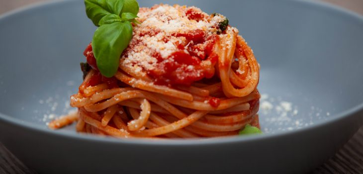 Spaghetti al pomodoro - Padelle Volanti