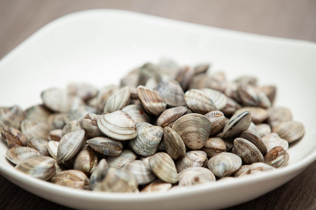 Fregola sarda con vongole lupini - Padelle Volanti