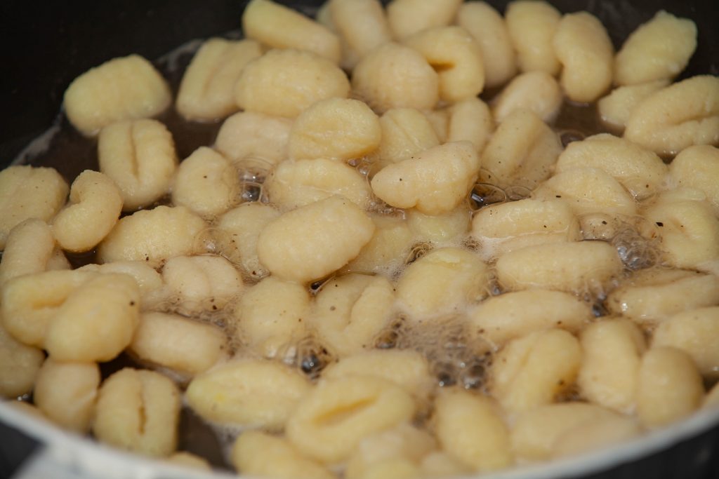 Gnocchi cacio e pepe - Padelle Volanti