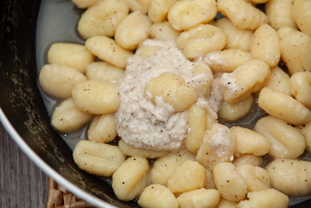 Gnocchi cacio e pepe - Padelle Volanti