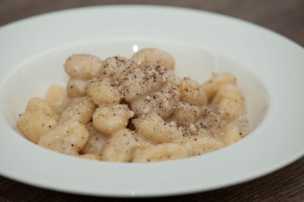 Gnocchi cacio e pepe - Padelle Volanti