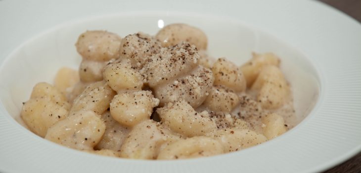 Gnocchi cacio e pepe - Padelle Volanti