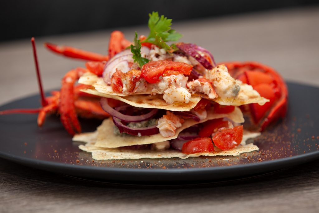 Millefoglie di pane carasau con astice e bottarga - Padelle Volanti