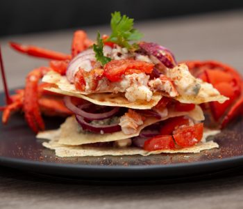 Millefoglie di pane carasau con astice e bottarga - Padelle Volanti