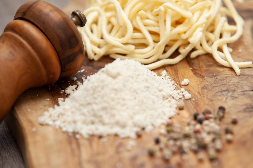 Pici cacio e pepe - Padelle Volanti