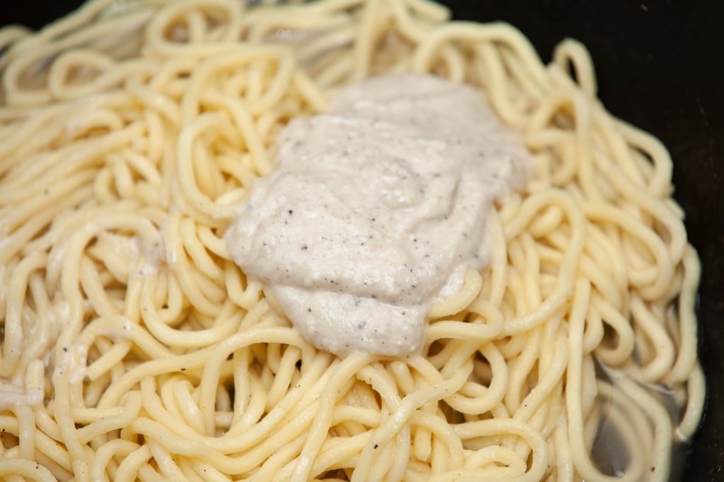 Pici cacio e pepe - Padelle Volanti