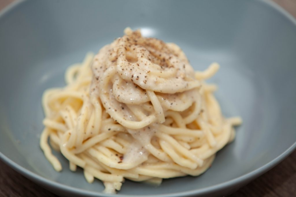 Pici cacio e pepe - Padelle Volanti