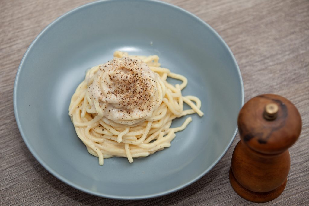 Pici cacio e pepe - Padelle Volanti