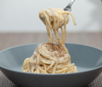 Pici cacio e pepe - Padelle Volanti