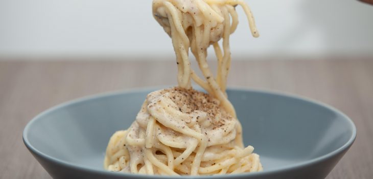 Pici cacio e pepe - Padelle Volanti