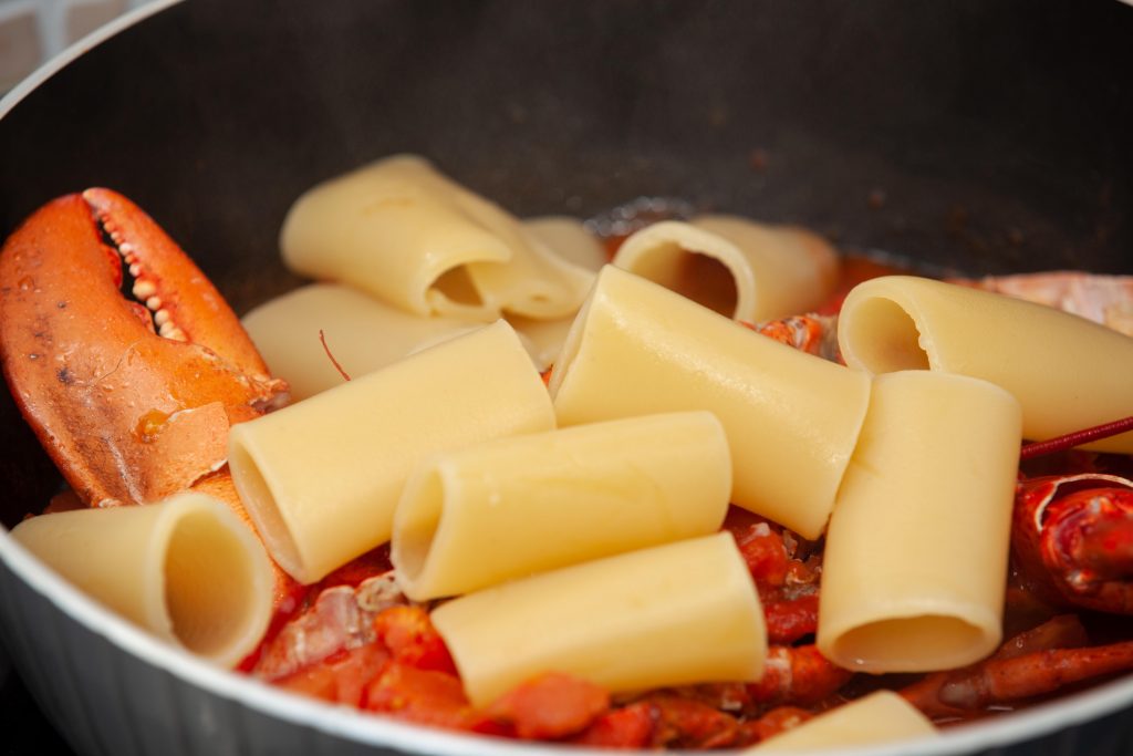 Paccheri all'astice - Padelle Volanti