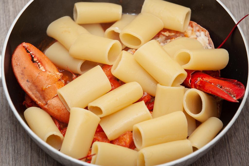 Paccheri all'astice - Padelle Volanti