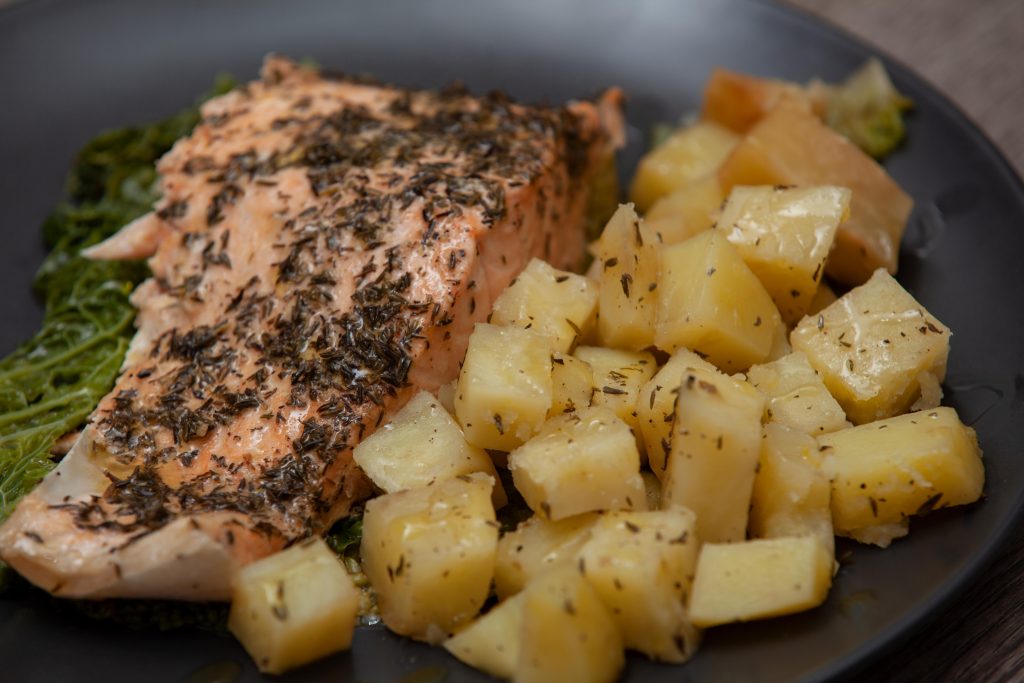 Salmone al vapore con patate - Padelle Volanti