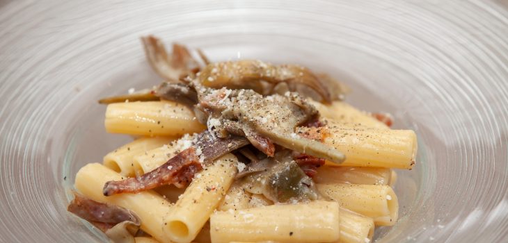 Rigatoni alla gricia di carciofi - Padelle Volanti