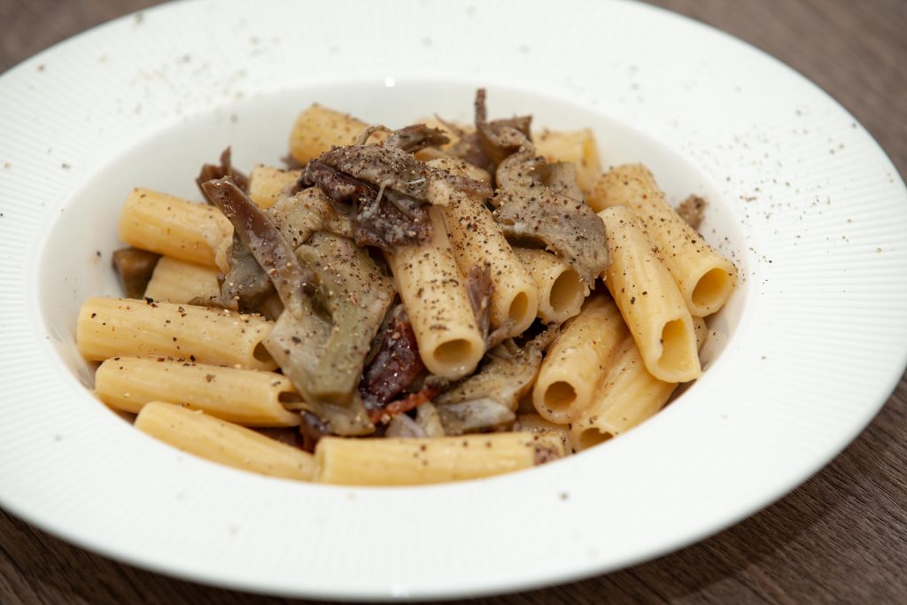 Rigatoni alla gricia di carciofi - Padelle Volanti