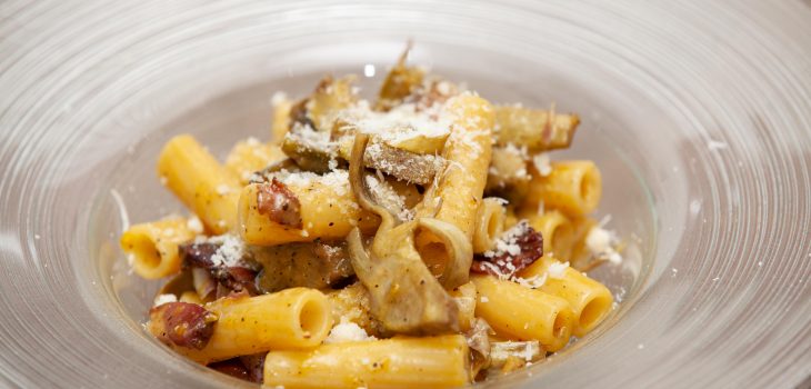 Rigatoni alla carbonara di carciofi - Padelle Volanti