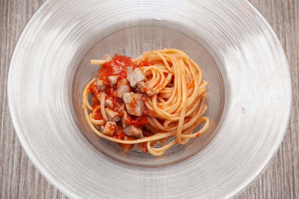 Spaghetti al ragù di tonno - Padelle Volanti