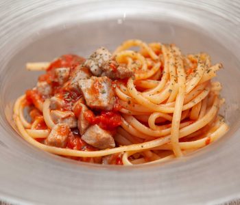 Spaghetti al ragù di tonno - Padelle Volanti