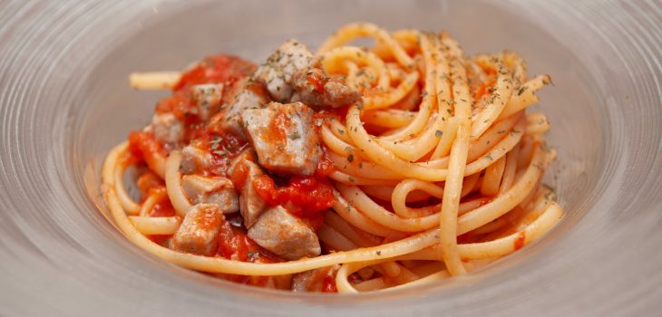 Spaghetti al ragù di tonno - Padelle Volanti