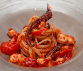 Spaghetti alla chitarra al sugo di polpo con pomodorini - Padelle Volanti