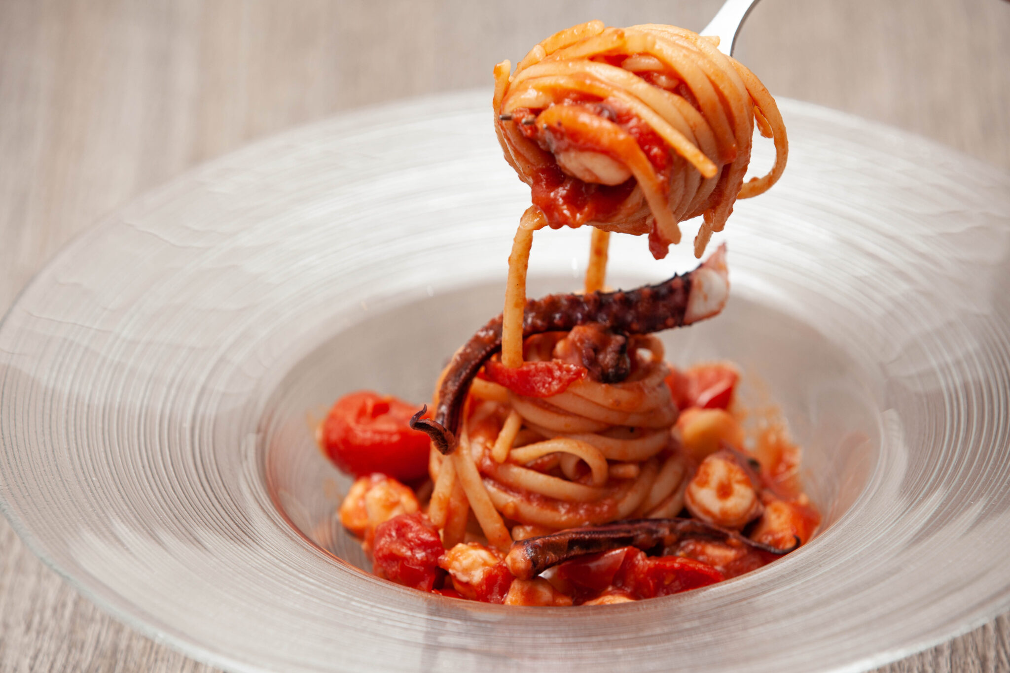 spaghetti-alla-chitarra-al-sugo-di-polpo-con-pomodorini-padelle-volanti